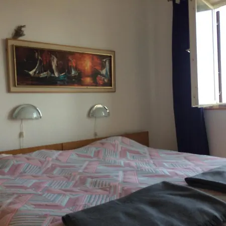 And Lia Hotel *