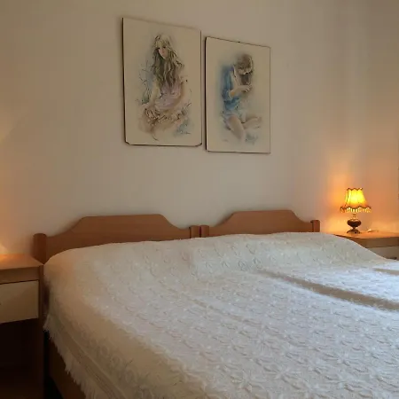 Hotel And Lia Izola